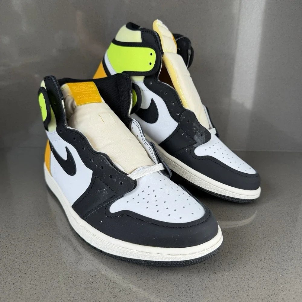 Nike Air Jordan 1 Retro High OG Volt Gold Men's Size 11 555088-118 Sneakers